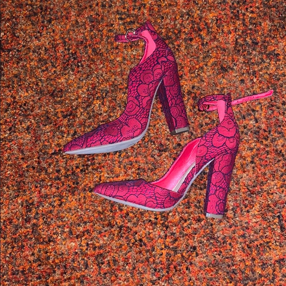 Lace detailed Pumps